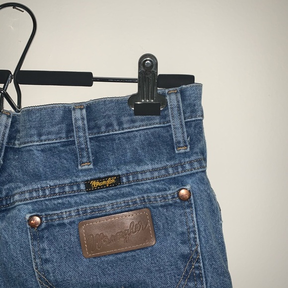 Jeep Wrangler Jean Shorts - Picture 3 of 4